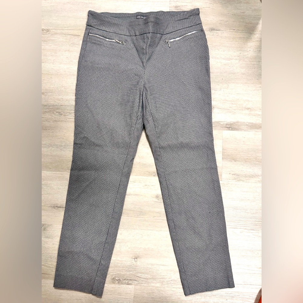 Van Heusen Stretch Pull On Black & White Geometric  Print Cropped Ankle Pants 8